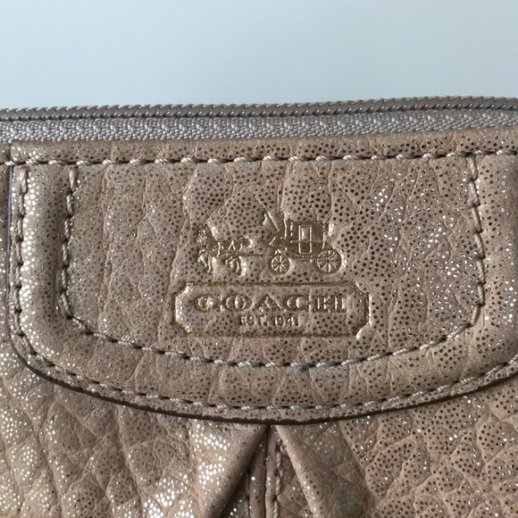 Coach wristlet - Picture 3 of 5